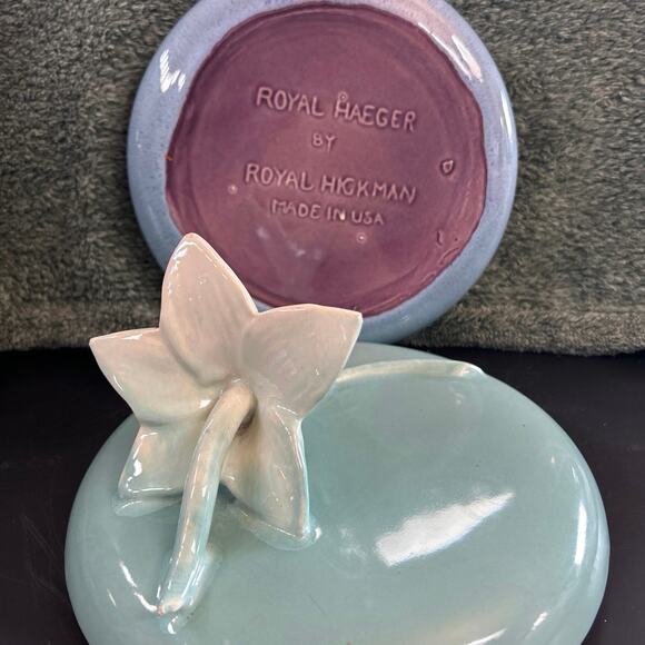 Royal Haeger Pastel Blue and Purple Covered Dish Lily Single Stamen Lid - Picture 8 of 10